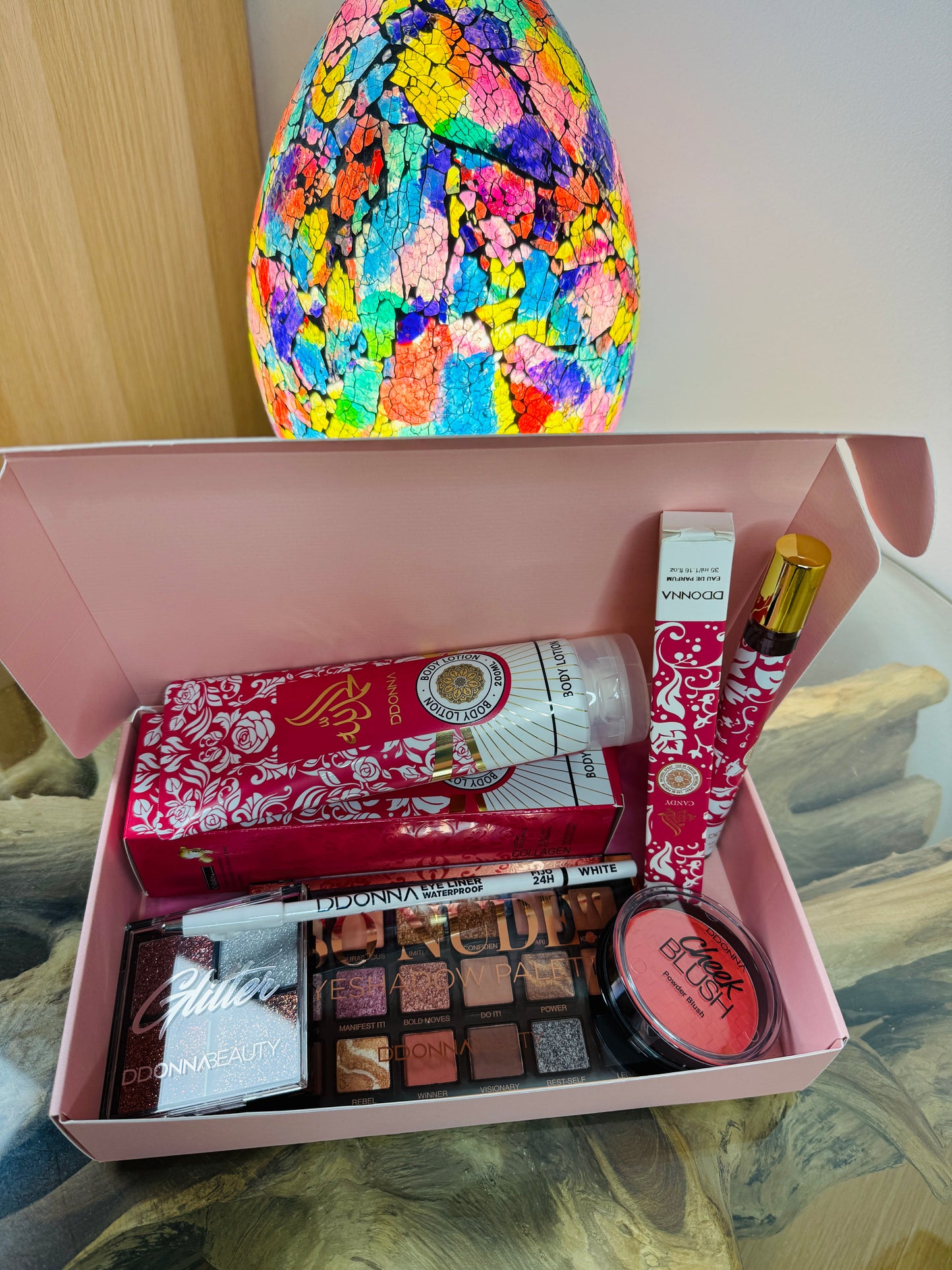 TaylieBox Iconic Girl