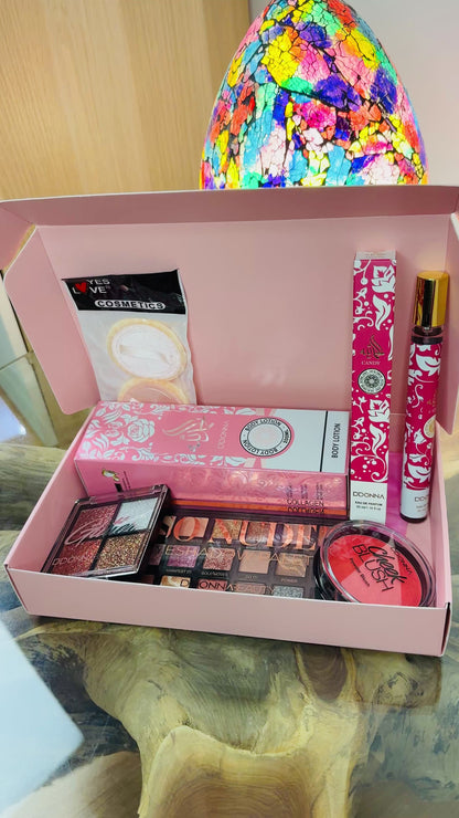 TaylieBox Iconic Girl